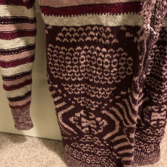 Ecoté Sweater - Picture 2 of 4